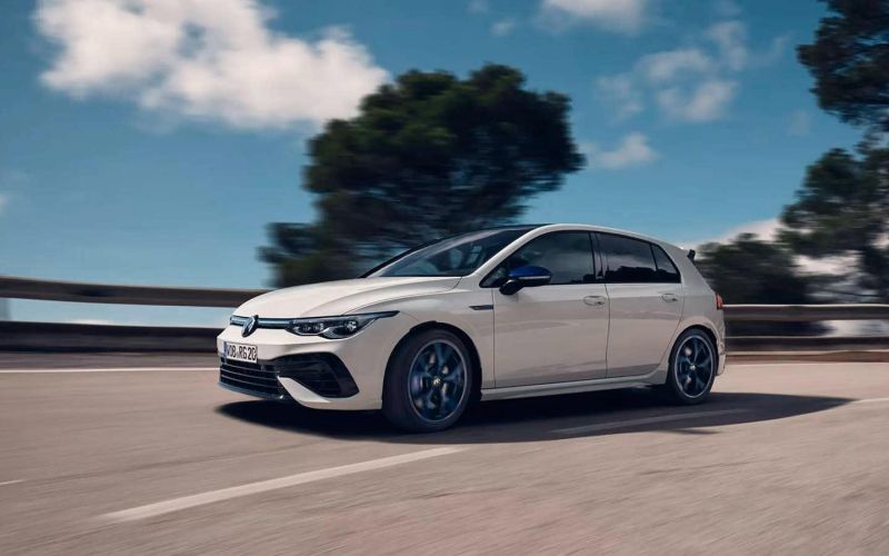 
            Новый Volkswagen Golf R станет электромобилем
        