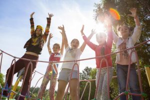 Отдых детей в летних лагерях: цены, летний школьный лагерь и программы от InCamp