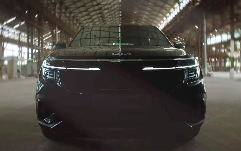 
            Kia представила тизер обновленного кроссовера Seltos
        