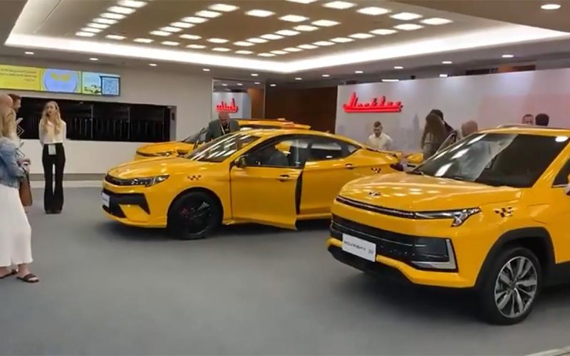 
            В Москве представили лифтбек «Москвич 6» для такси
        