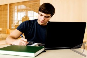 Какие есть выплаты для студентов и как их получить