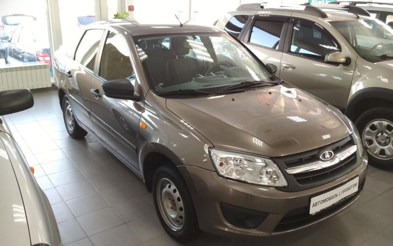 В России выросли продажи машин. Список моделей и цены на них