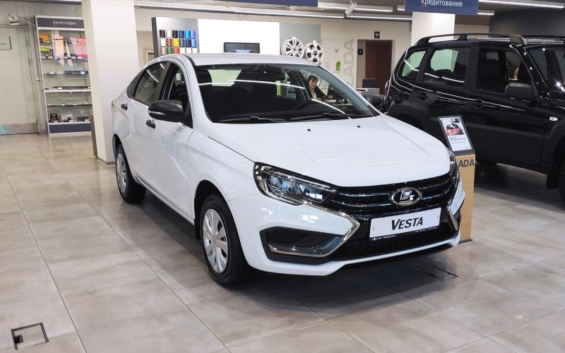 
            За первую половину 2024 года россияне потратили на автомобили ₽2,15 трлн
        