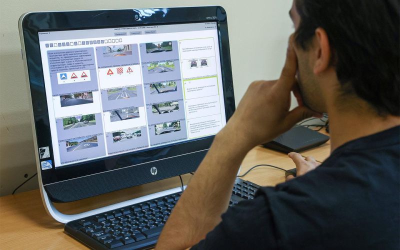 
            Автошколам могут разрешить учить водителей дистанционно. Но не всему
        