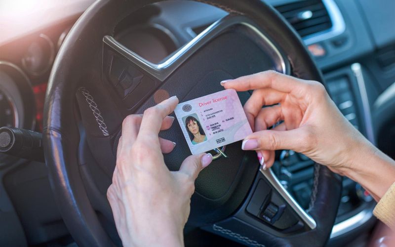 
            3 категориям водителей придется заменить права. Кому и когда
        