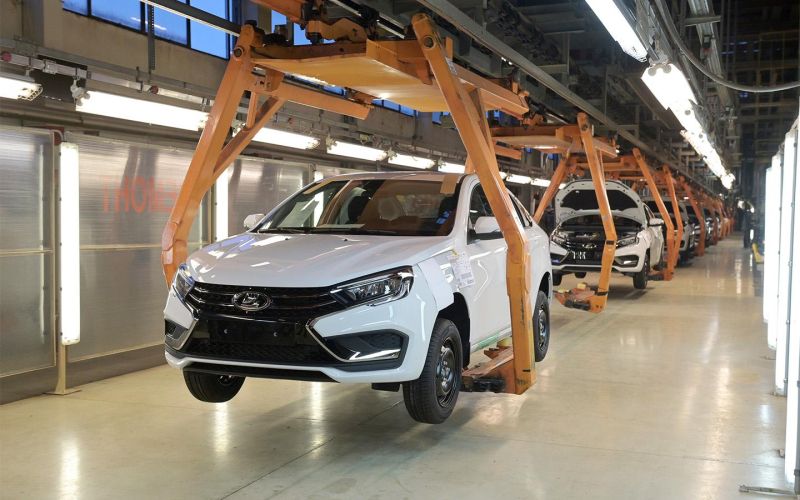 
            АвтоВАЗ назвал фейком обращение к Путину не пускать Renault в Россию
        