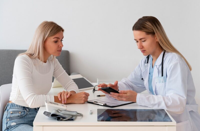 Как получить консультацию у гинеколога, дерматолога и других специалистов в медицинской клинике