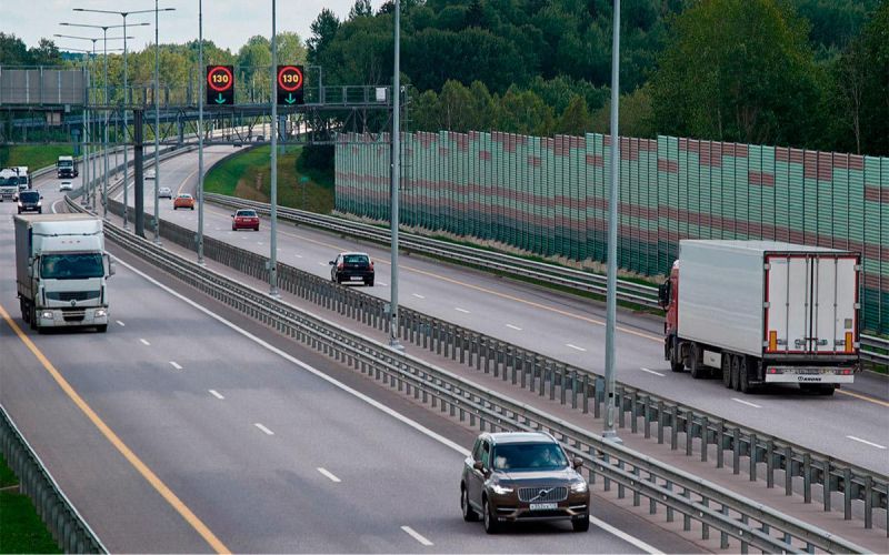 
            До 130 км/ч. На трассах «Дон» и «Нева» ввели повышенный скоростной режим
        