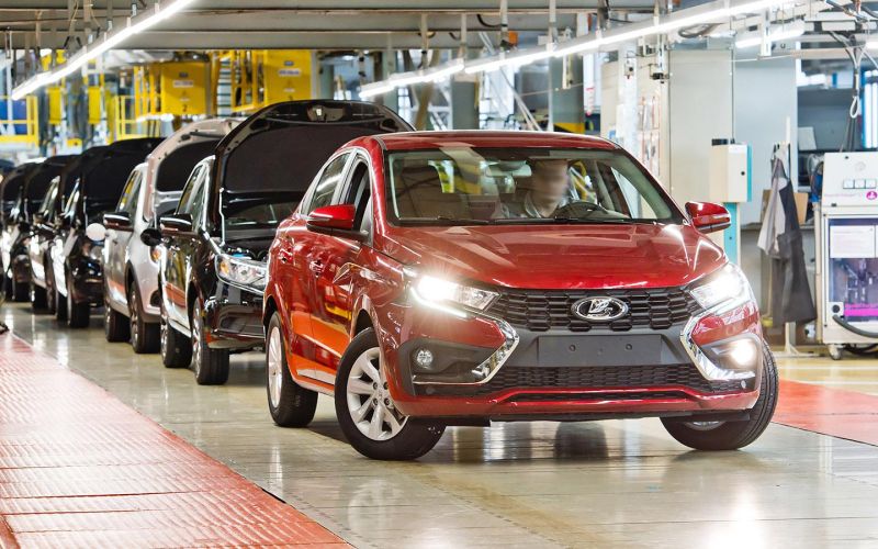 
            «За ₽1,7 млн стал бы сигма-тестером». Как россияне приняли Lada Iskra
        