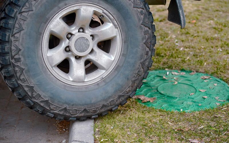 
            Как наезд на бордюр могут приравнять к стоянке на газоне. Штрафы огромные
        