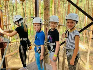 Как выбрать день для визита в верёвочный парк: будни, праздники и погода