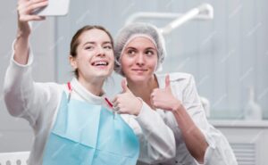 Стоматологические услуги: лечение и отбеливание зубов