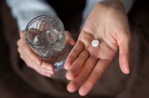 Вывод из запоя: когда нужен и почему лучше в клинике