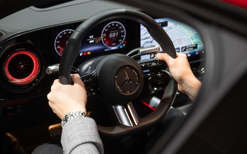 
            Mercedes поедут на моторах BMW? Возможно ли такое
        