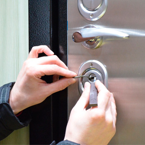 Вскрытие замков дверей: профессиональная помощь и безопасность