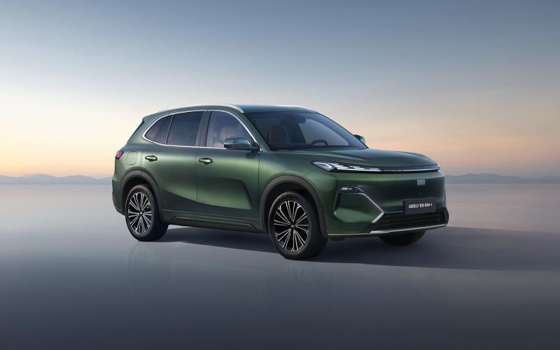 
            Geely готовит новый кроссовер для России. Мы узнали первые подробности
        