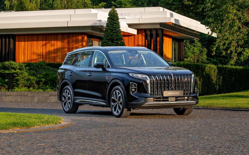 
            Hongqi HS7 2025: первые впечатления от большого кроссовера из Китая
        