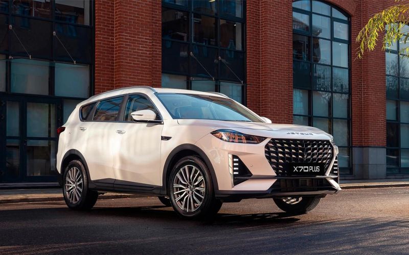 
            Скидки — до ₽1 млн. Посмотрите, как изменились цены на машины в России
        