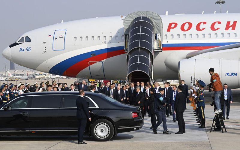 
            Взгляните на автопарк саммита ШОС. На чем ездили мировые лидеры в КНР
        