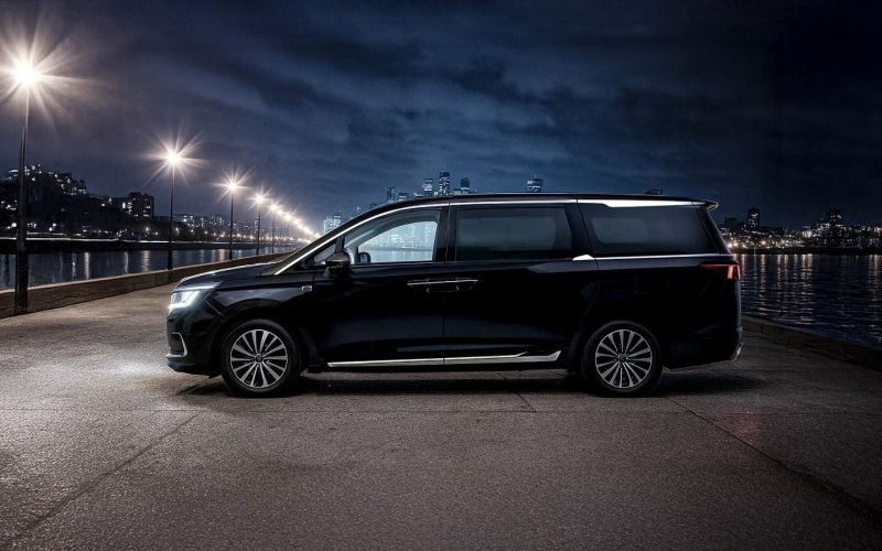 
            JAC представит в России первый минивэн. Названы сроки премьеры
        