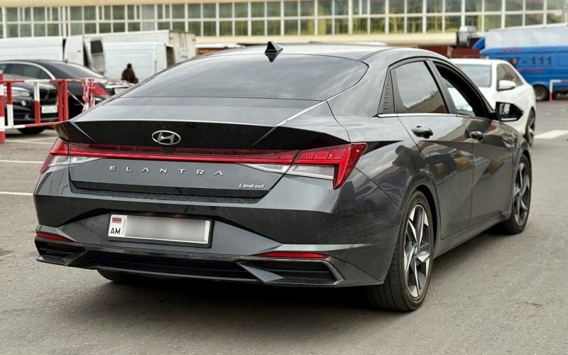 
            На машины из Армении массово доначисляют утильсбор. Кого это затронет
        