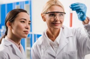 Учёные составили рейтинг жизненных решений, которые даются людям сложнее всего