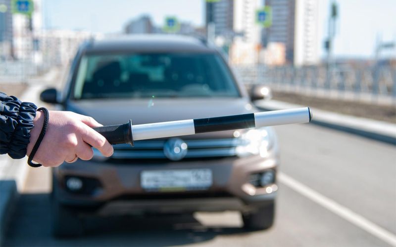 
            3D-буквы и без триколора. Юристы — о наказании за «неправильные» номера
        