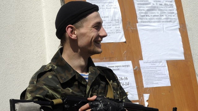 Луганские ополченцы установили контроль ещё в двух воинских частях