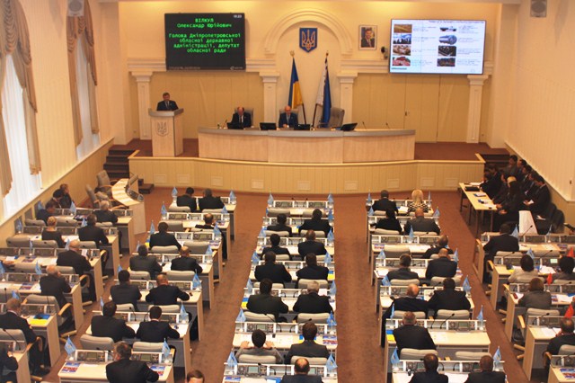 Лишь четыре из 36 днепропетровских депутатов явились в военкомат по повестке