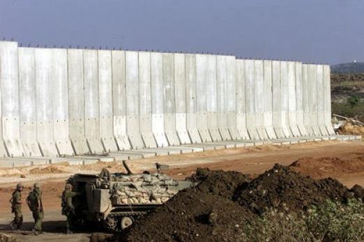 Яценюк сообщил о начале строительства стены на границе с Россией