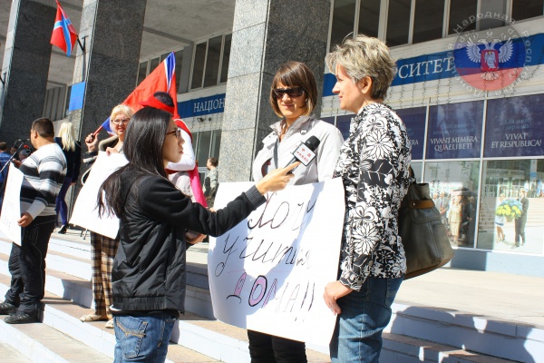 Студенты ДНУ митингуют против переноса вуза в Винницу