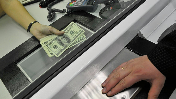 Банкиры советуют украинцам забирать деньги из банков