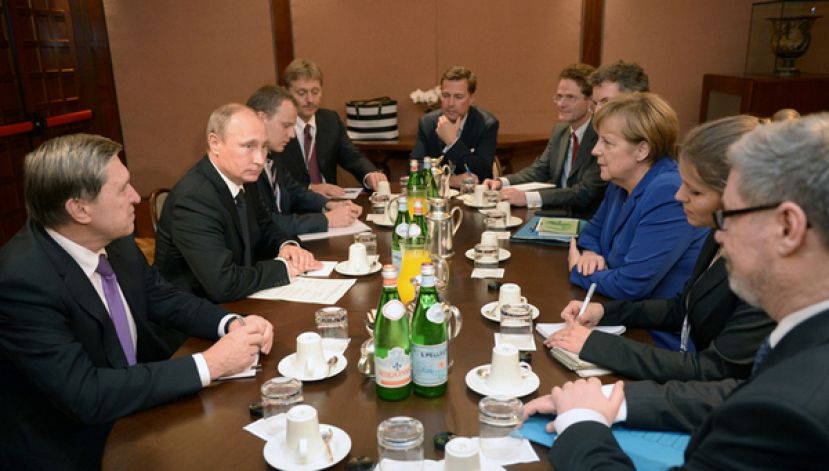 Путин и Меркель обсудили Минские договоренности и газовый вопрос (видео)