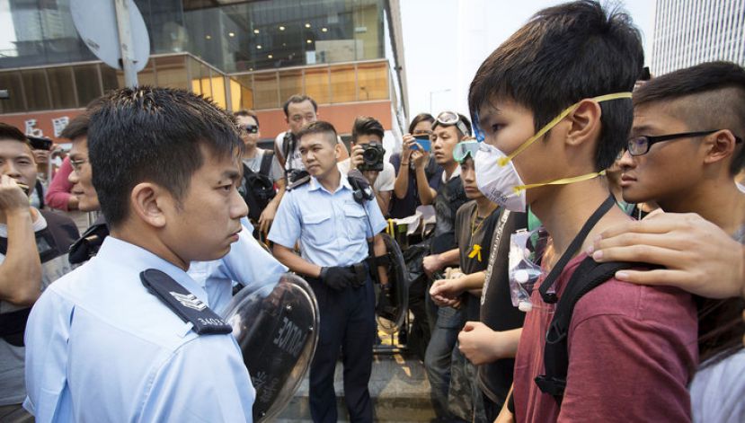 Полиция Гонконга пытается пресечь акции протеста студентов