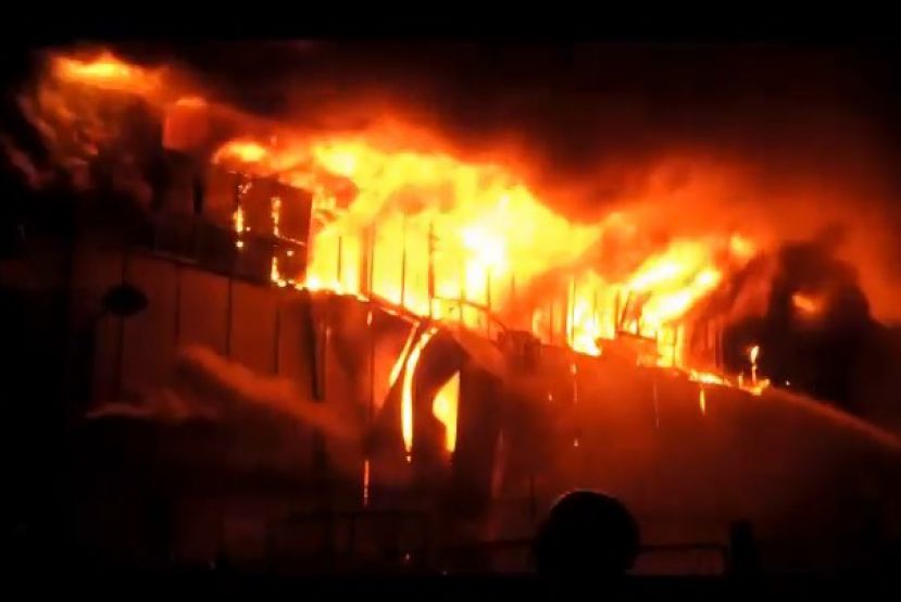 В Киеве сгорел вещевой склад Президентского полка