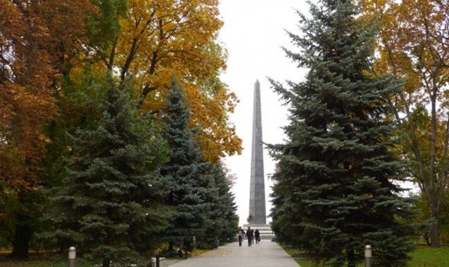 Киевские чиновники украли 1,5 млн гривен на строительстве Аллеи Славы