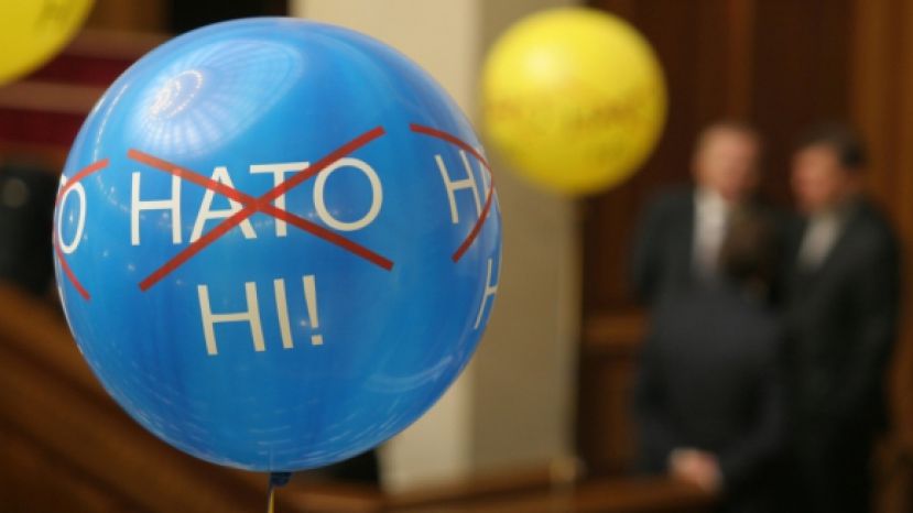 НАТО не нужна Украина в пока в ней идёт война