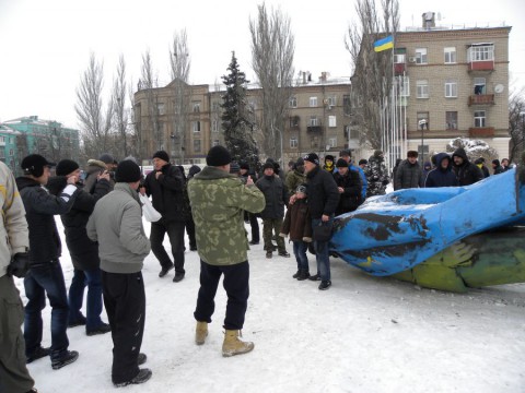 30 вандалов решили, что в 70-тысячном Новомосковске Ленину не место