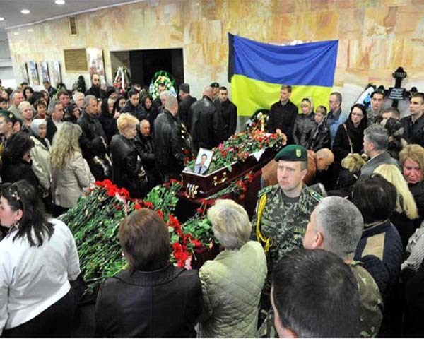 Киев предлагает родственникам погибших солдат оплатить похороны самим