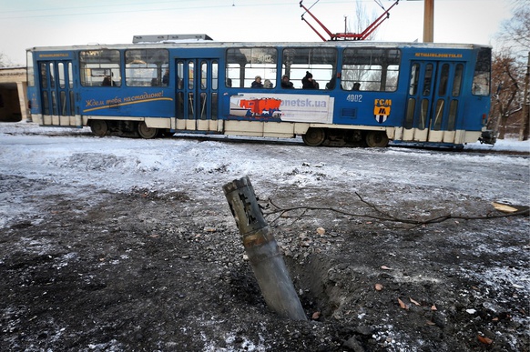 Каратели снова обстреляли окрестности Донецка из артиллерийских орудий