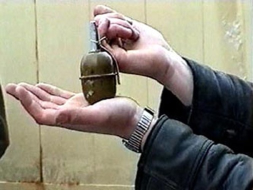 Во двор дома командира карбата "Кривбасс" бросили две гранаты