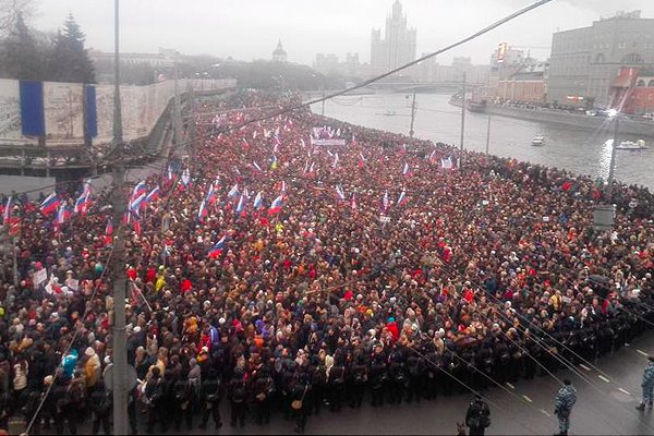 В Москве траурное шествие завершилось скандалом