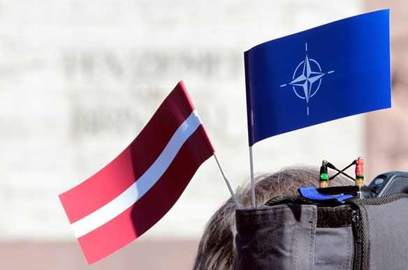 Латвия испугавшись российского Ил-78, подняла по тревоге истребители НАТО