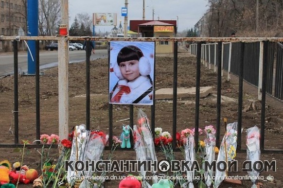 Требовавших наказания для убийц девочки жителей Константиновки в Украине называют террористами