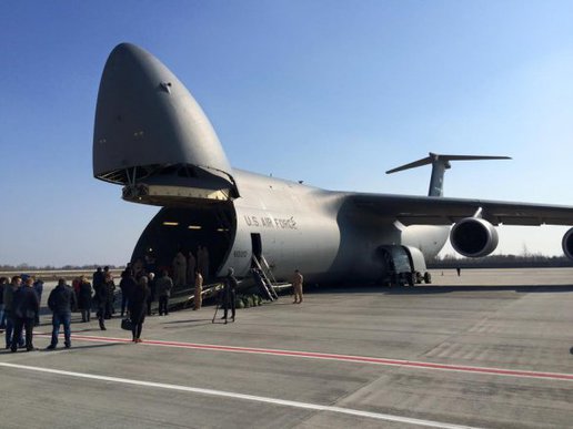 США доставили в Борисполь первую партию летального вооружения