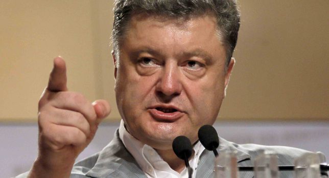 Порошенко снова пугает введением военного положения на Донбассе