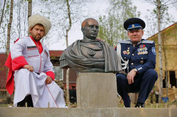В Ленинградской области установили памятник Владимиру Путину
