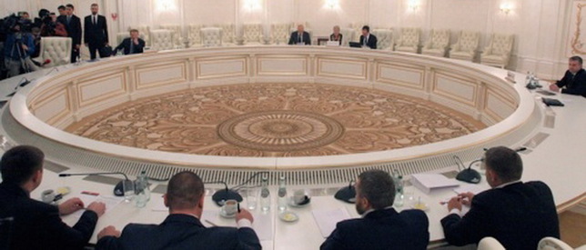 Захарченко: "ДНР будет выполнять Минские соглашения без Украины"