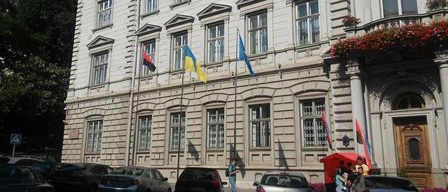 Во Львове заменили флаги ЕС на флаги "Правого сектора"
