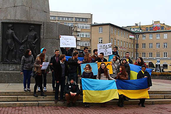 "Настоящие украинские патриоты" массово устремились в Польшу